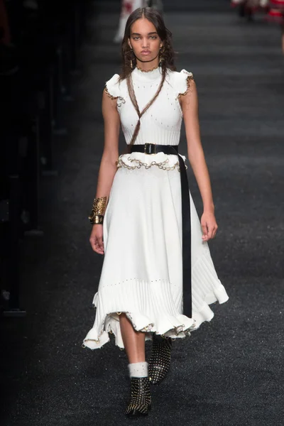 Look 17